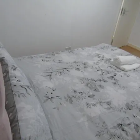 Lovely 5-Bed House In Manchester *