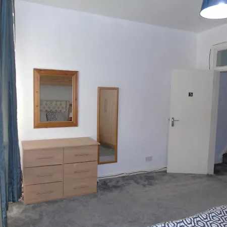 Σπίτι διακοπών Lovely 5-Bed House In Manchester Μάντσεστερ