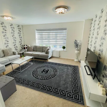 Holiday home Watan - Spacious 3 Bedrooms Entire House With Beautiful Outdoor Garden *