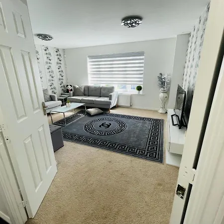Watan - Spacious 3 Bedrooms Entire House With Beautiful Outdoor Garden *