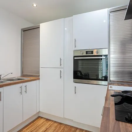 Luxury One Bed Apartment In The Media City With Access To Cinema Room & Gym Манчестер