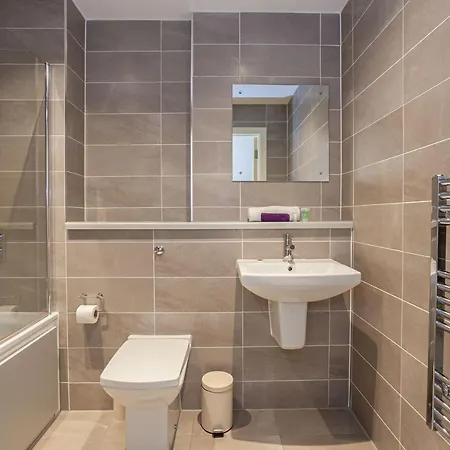 Luxury One Bed Apartment In The Media City With Access To Cinema Room & Gym