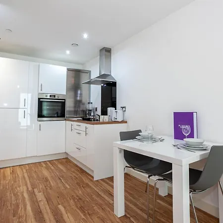 Apartment Luxury One Bed Apartment In The Media City With Access To Cinema Room & Gym