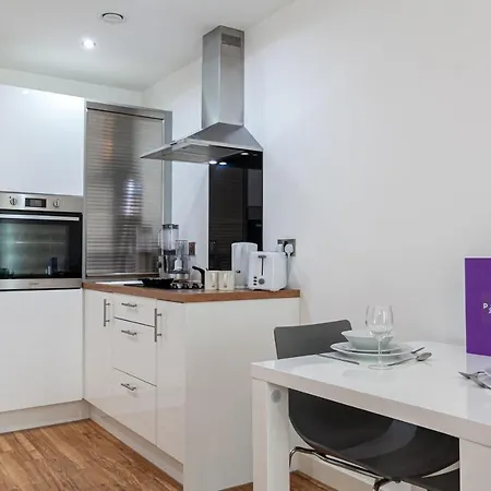 Апартаменты Luxury One Bed Apartment In The Media City With Access To Cinema Room & Gym Манчестер