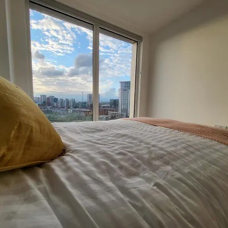 Apartment Brand New Luxury 2-Bed Flat With Stunning Views *