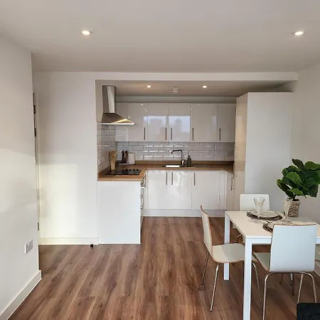 Brand New Luxury 2-Bed Flat With Stunning Views Apartment *