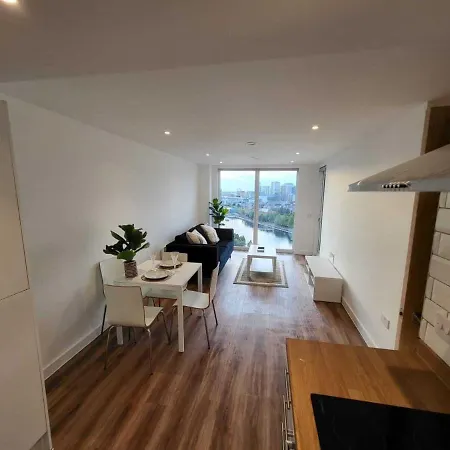 Brand New Luxury 2-Bed Flat With Stunning Views * Manchester
