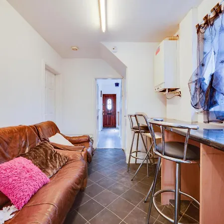 Pass The Keys 3 Bed House, Close To Sale Waterpark Holiday home Manchester