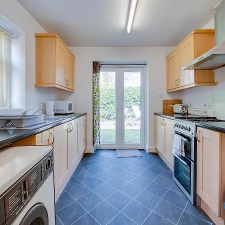 Pass The Keys 3 Bed House, Close To Sale Waterpark Manchester