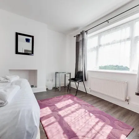 Pass The Keys 3 Bed House, Close To Sale Waterpark Holiday home