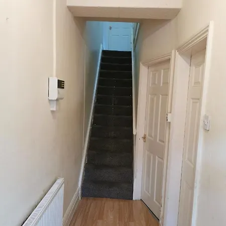 בית אירוח Shortstayshared House