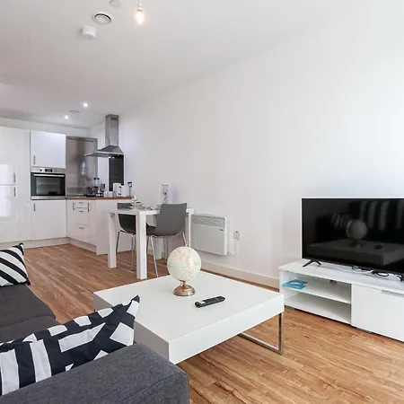 Luxury One Bed Apartment In The Media City With Access To Cinema Room & Gym