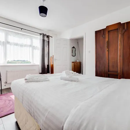 Pass The Keys 3 Bed House, Close To Sale Waterpark Holiday home