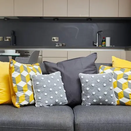 Lovely - Private Parking - Stadium Views Apartment