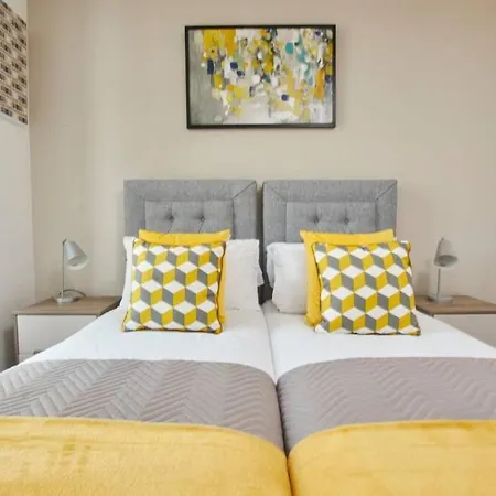 Lovely - Private Parking - Stadium Views Apartment Manchester