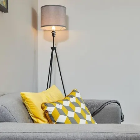 Lovely - Private Parking - Stadium Views Apartment Manchester