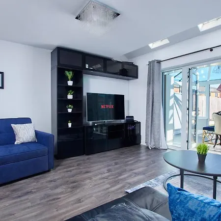 別荘 Stunning 4 Bedroom House - Parking And Garden マンチェスター