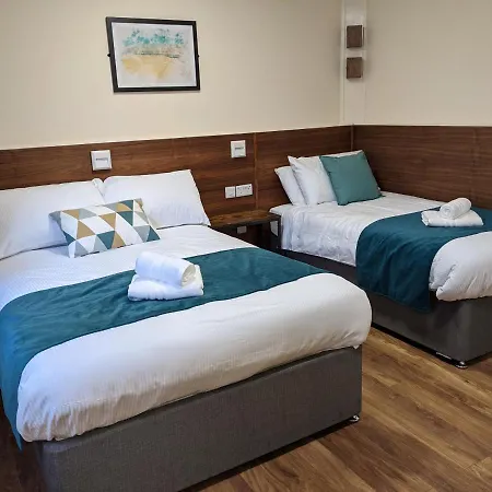 Hazeldean Hotel *