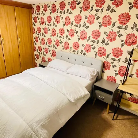 Watan - Spacious 3 Bedrooms Entire House With Beautiful Outdoor Garden *