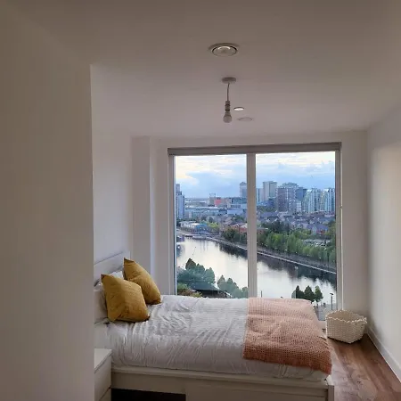Brand New Luxury 2-Bed Flat With Stunning Views Apartment *