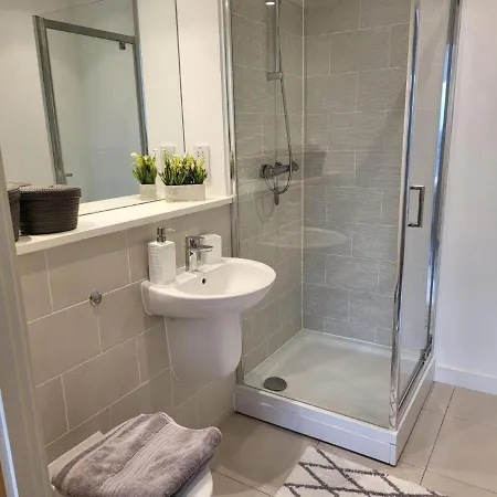 Brand New Luxury 2-Bed Flat With Stunning Views *