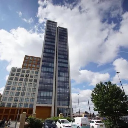 Brand New Luxury 2-Bed Flat With Stunning Views Apartment *