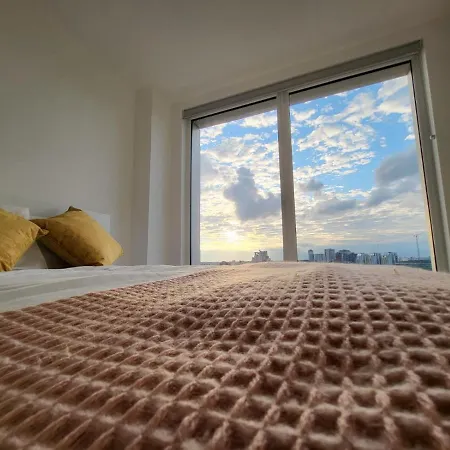 Apartment Brand New Luxury 2-Bed Flat With Stunning Views