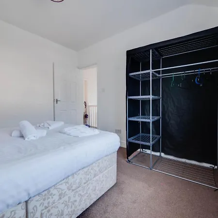 Pass The Keys 3 Bed House, Close To Sale Waterpark Holiday home *
