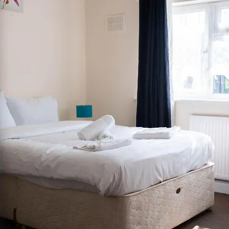 Pass The Keys 3 Bed House, Close To Sale Waterpark Manchester