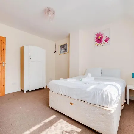 Pass The Keys 3 Bed House, Close To Sale Waterpark Holiday home *