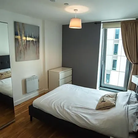 Hallsphere - Stunning Salford Quays