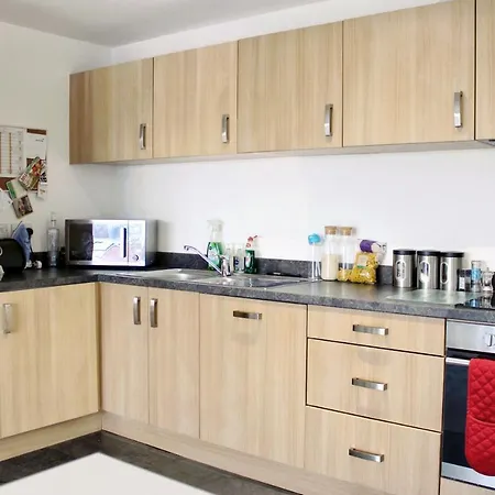 Escape - Private & Bathroom Near Etihad And Coop Arena - Free Secure Parking *