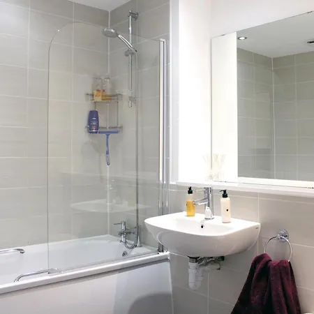 Escape - Private & Bathroom Near Etihad And Coop Arena - Free Secure Parking Manchester