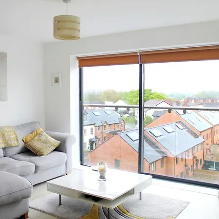 Escape - Private & Bathroom Near Etihad And Coop Arena - Free Secure Parking Homestay *