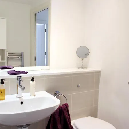 Escape - Private & Bathroom Near Etihad And Coop Arena - Free Secure Parking Manchester