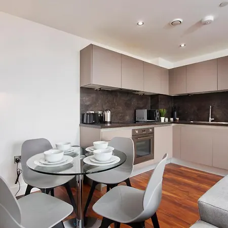 Lovely Central Abode - Amazing Views - Parking Apartment *