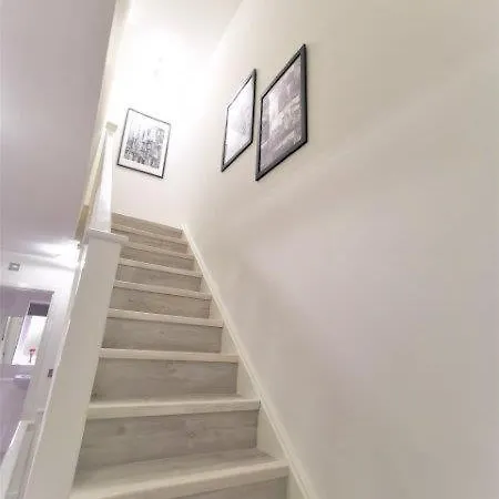 Stylish With Private Bathroom - Close To Cc * Manchester