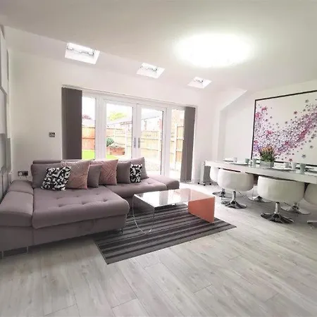 Pansiyon Stylish With Private Bathroom - Close To Cc Manchester