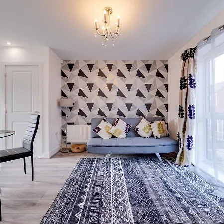 Pass The Keys Cheerful 2 Bed With Garage & Garden Close To City * Manchester