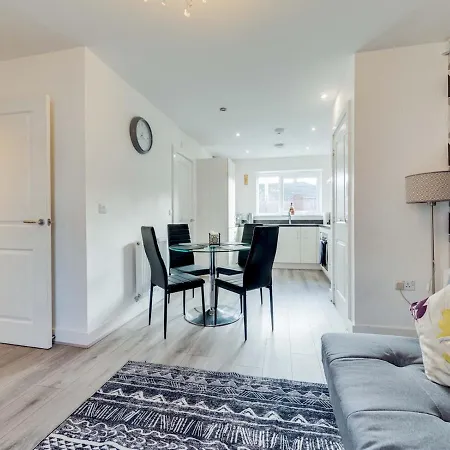 Holiday home Pass The Keys Cheerful 2 Bed With Garage & Garden Close To City *