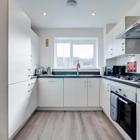 Holiday home Pass The Keys Cheerful 2 Bed With Garage & Garden Close To City *