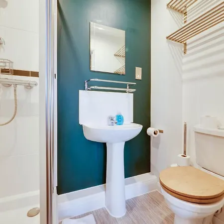 Pass The Keys Comfortable 2 Bed Apartment Central Manchester *