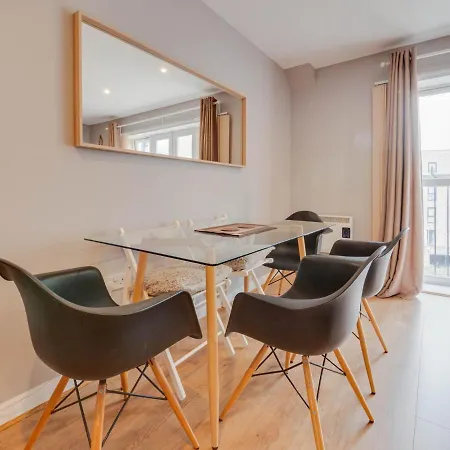Pass The Keys Comfortable 2 Bed Apartment Central Manchester *