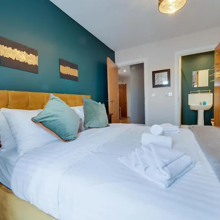 Pass The Keys Comfortable 2 Bed Apartment Central Manchester *