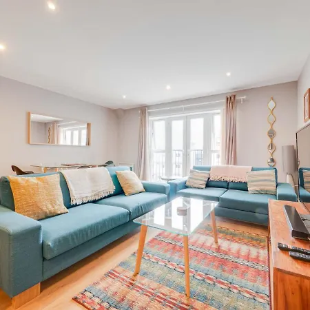 Pass The Keys Comfortable 2 Bed Apartment Central Manchester *