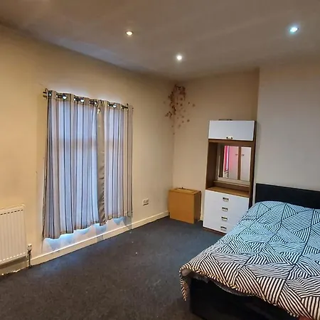 2-Bedroom Apartment In Manchester Entire Flat