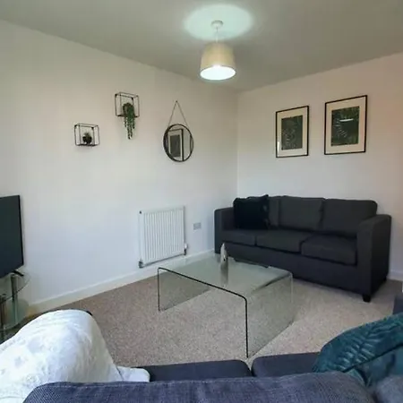 Проживание в семье Double In Large Townhouse Near Salford Quays Манчестер