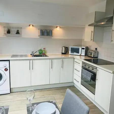 Double In Large Townhouse Near Salford Quays Homestay