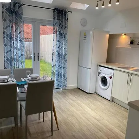 Double In Large Townhouse Near Salford Quays Δωμάτια σε οικογενειακή κατοικία Μάντσεστερ