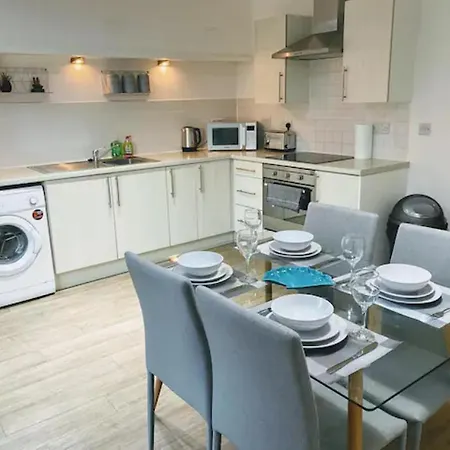 Spacious Double Near Salford Quays Манчестер